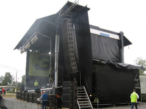 TrailerStage 120 im Mietmarkt: 12 x 10 Metern Bühnenfläche